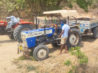 అక్రమ రవాణా చేస్తున్న ఇసుక ట్రాక్టర్లు పట్టివేత