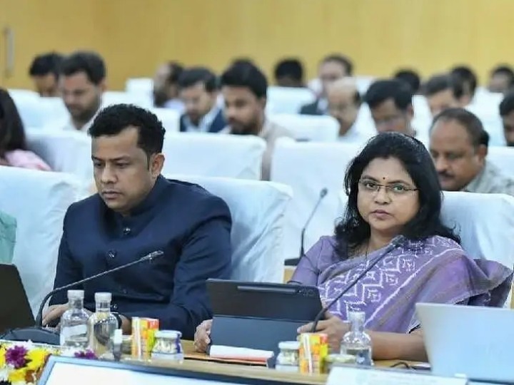 జిల్లా కలెక్టర్‌పై CM చంద్రబాబు ప్రశంసలు