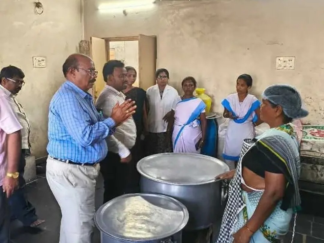 కొత్తపల్లి కేజీబీవీ పాఠశాలలో తనిఖీ