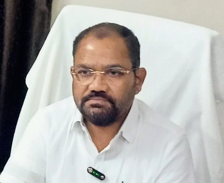 విదార్థులకు క్రమం తప్పకుండా ఆరోగ్య పరీక్షలు: DMHO