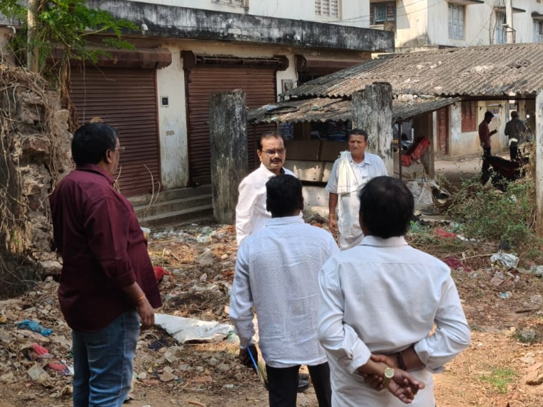 రైతు బజార్ ఏర్పాటుపై స్థల పరిశీలన