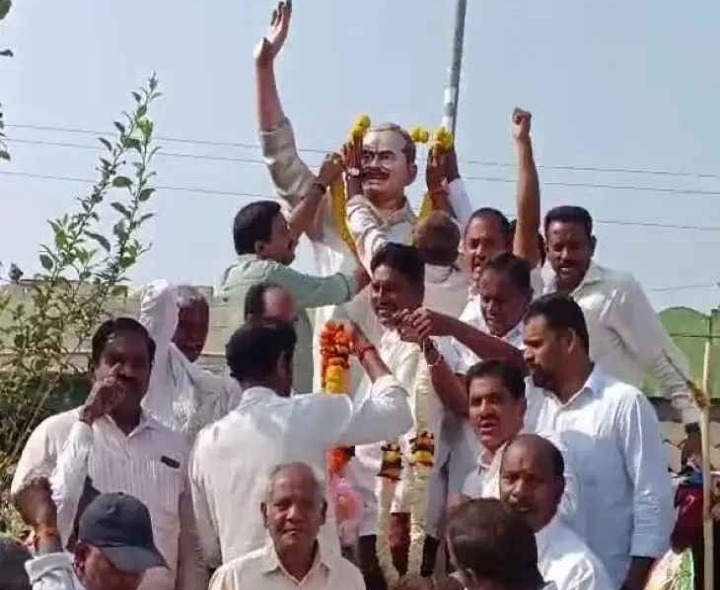 ఘనంగా వైసీపీ ఆవిర్భావ దినోత్సవ వేడుకలు