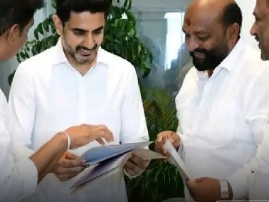 దేవాలయ స్థల ఆక్రమణపై మంత్రికి వినతి