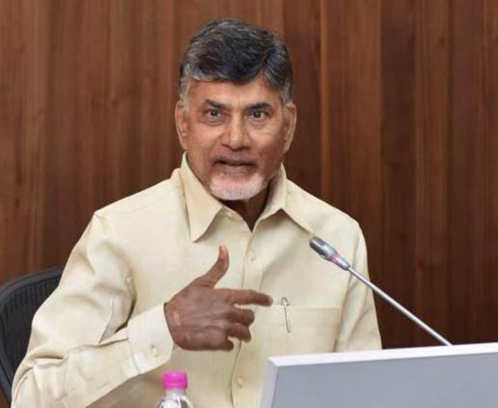 కలెక్టర్లు బాధ్యత తీసుకోవాలి: సీఎం చంద్రబాబు