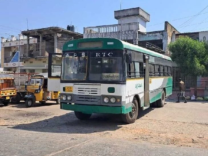 విద్యార్థులు హాల్ టికెట్ చూపిస్తే ఉచిత ప్రయాణం..!