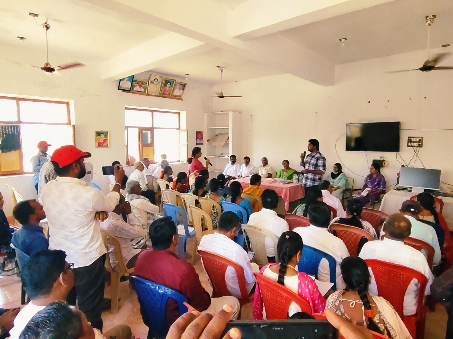 అధికారులపై ఎంపీటీసీ ఆగ్రహం..!