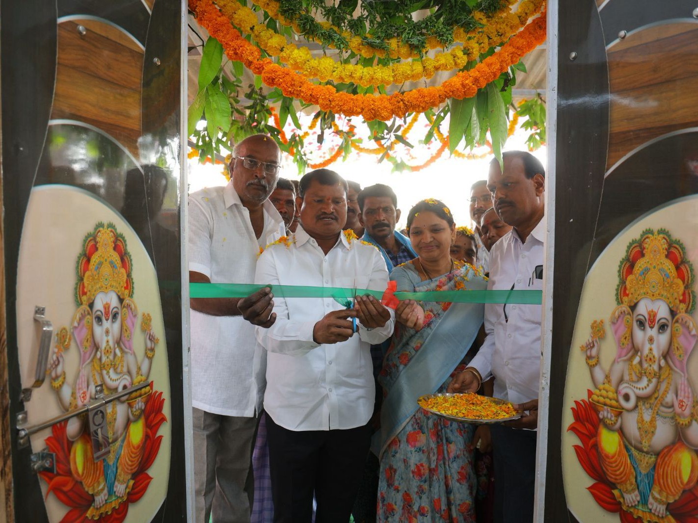 ఇందిరమ్మ ఇంటి ప్రారంభోత్సవంలో పాల్గొన్న ఎమ్మెల్యే