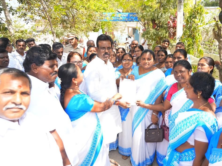 వైద్య శిబిరాన్ని ప్రారంభించిన ఎమ్మెల్యే