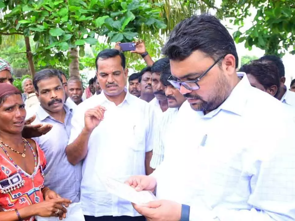 ప్రభుత్వ పథకాలపై అవగాహన అవసరం: కలెక్టర్