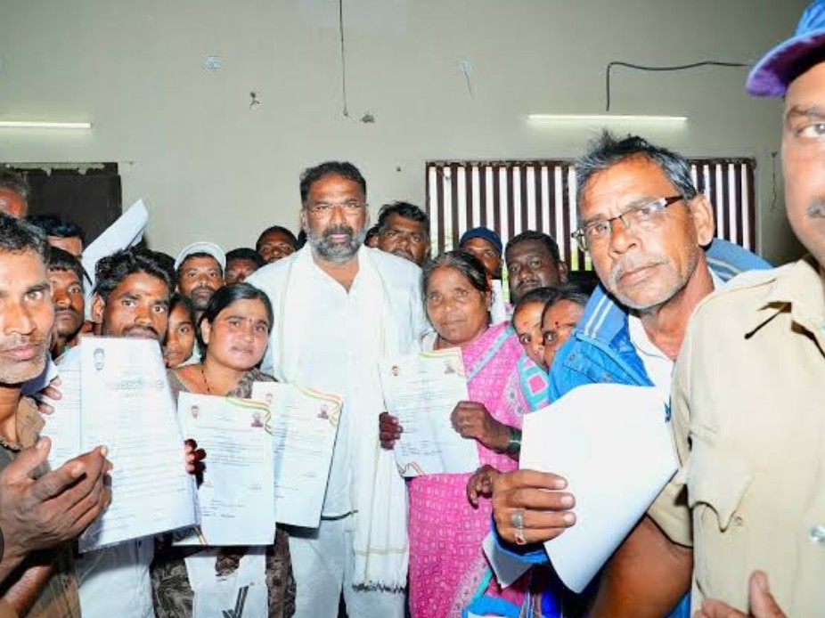 కళ్యాణలక్ష్మి చెక్కులు పంపిణీ చేసిన మంత్రి