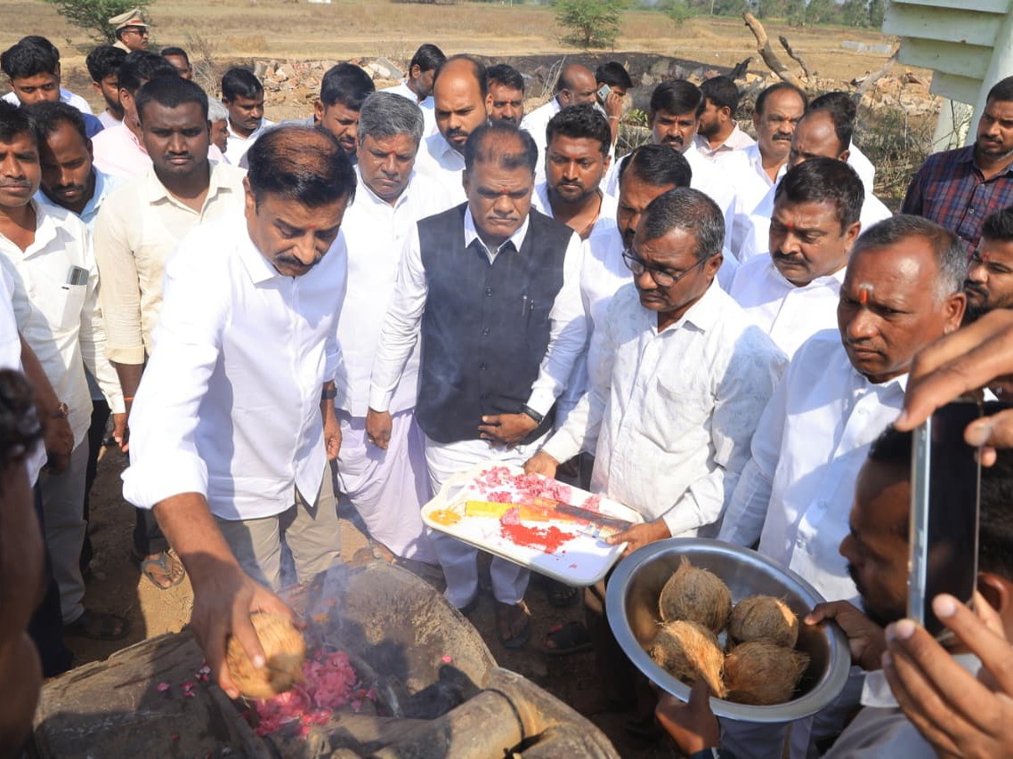 పాఠశాలలో అపరిశుభ్రతపై ఎమ్మెల్యే అసహనం