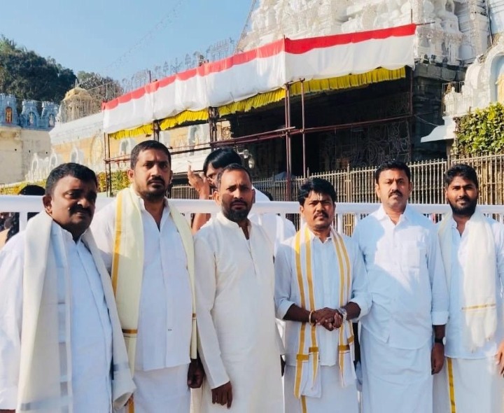 తిరుమలలో మేయర్ పాక సురేష్ కుమార్ స్వామి దర్శనం