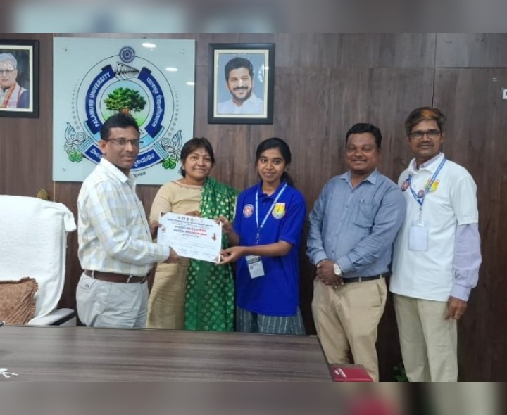 NSS వాలంటీర్లను అభినందించిన వీసీ