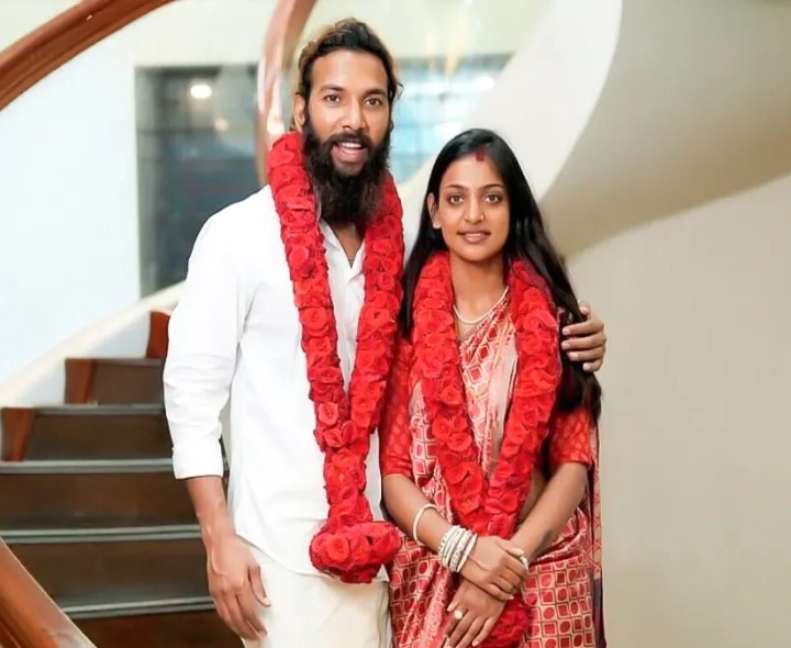 ‘లవ్ జిహాద్’ విమర్శలపై మోనాలిసా ఫైర్