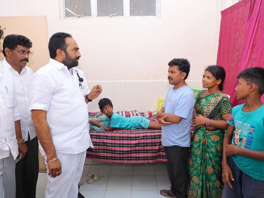 ప్రభుత్వాసుపత్రిని సందర్శించిన ఎమ్మెల్యే