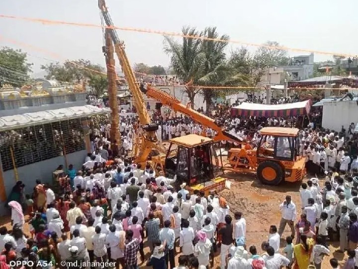 ఘనంగా ఆంజనేయస్వామి ధ్వజస్తంభ ప్రతిష్టాపన