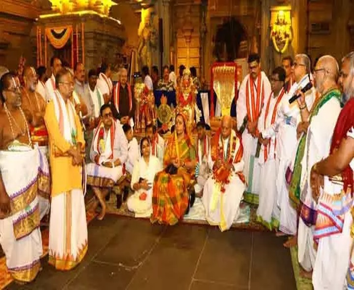 లక్ష్మీ నరసింహ స్వామి ఆలయంలో గవర్నర్