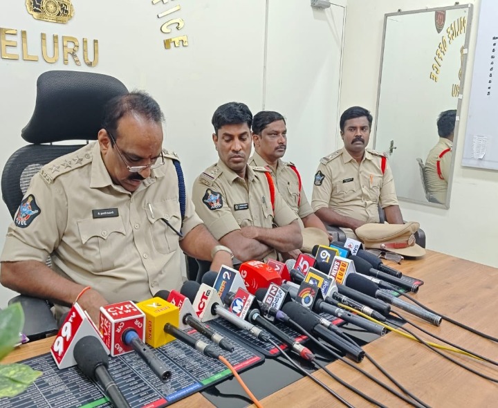 ఏలూరులో బైక్ దొంగల ముఠా అరెస్టు