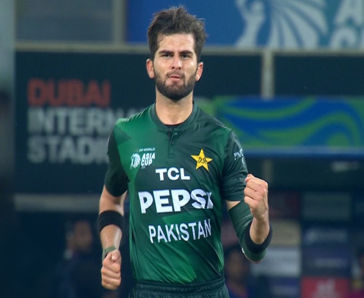 వేలం నుంచి తప్పుకున్న పాక్ స్టార్ పేసర్