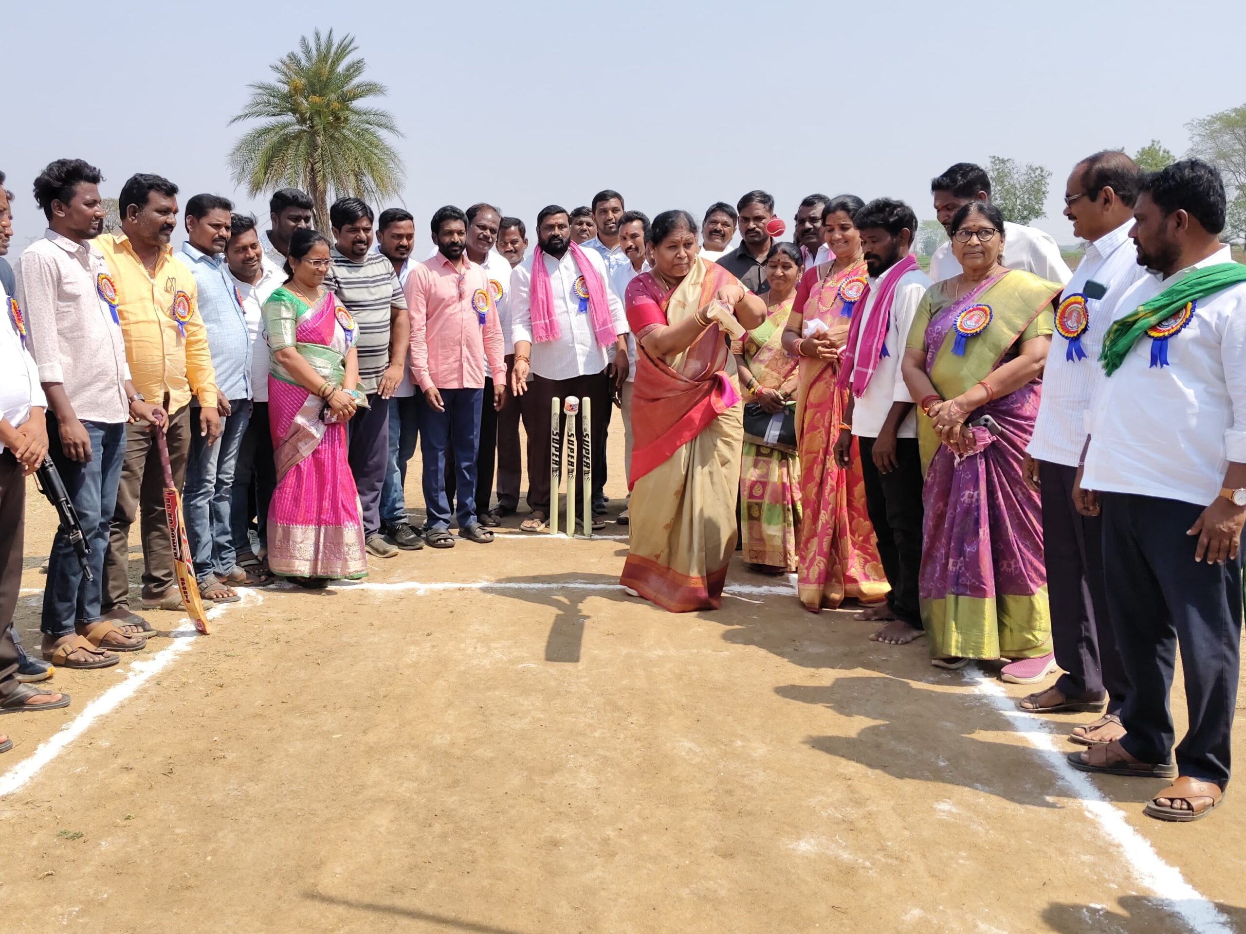 క్రికెట్ పోటీలను ప్రారంభించిన ఎమ్మెల్యే