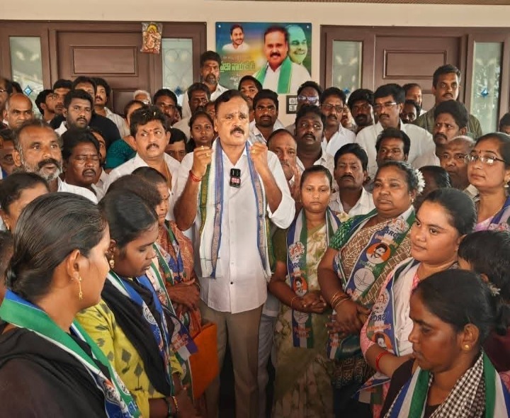 వైసీపీలోకి భారీగా చేరికలు