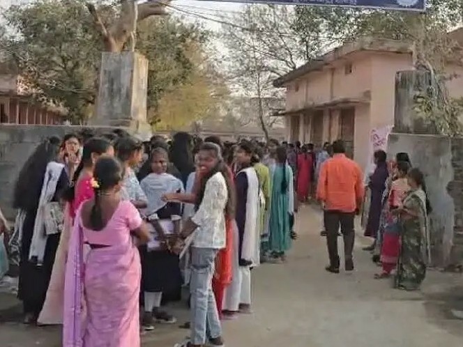 ‘131 మంది విద్యార్థులు గైరాజరు’