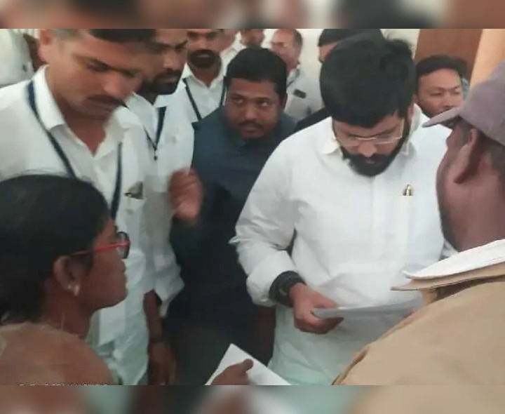 అసెంబ్లీలో చర్చించాలని ఎమ్మెల్యేకు వినతి