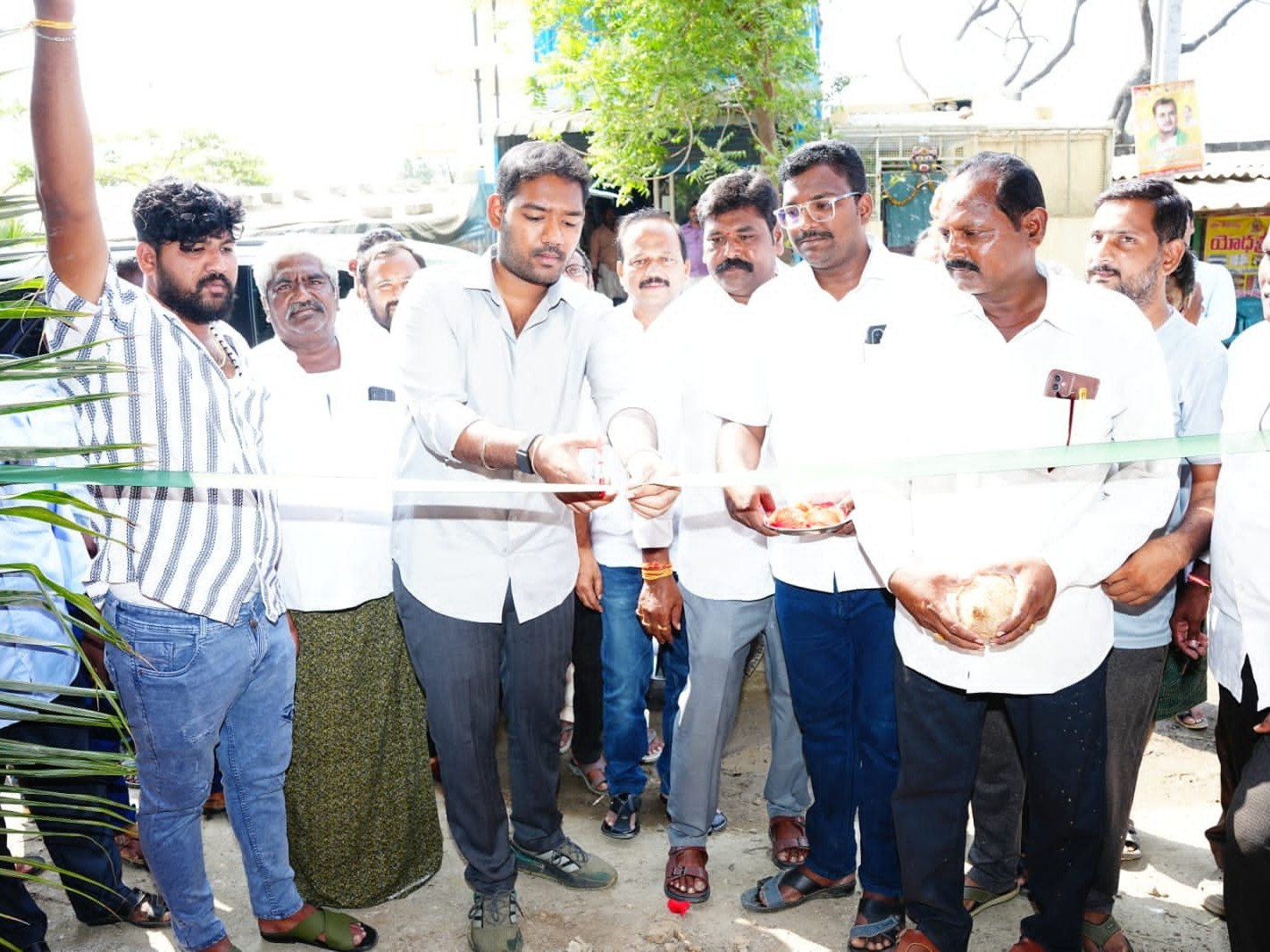 చవిటిపాలెంలో తొలి వేసవి చలివేంద్రం ప్రారంభం