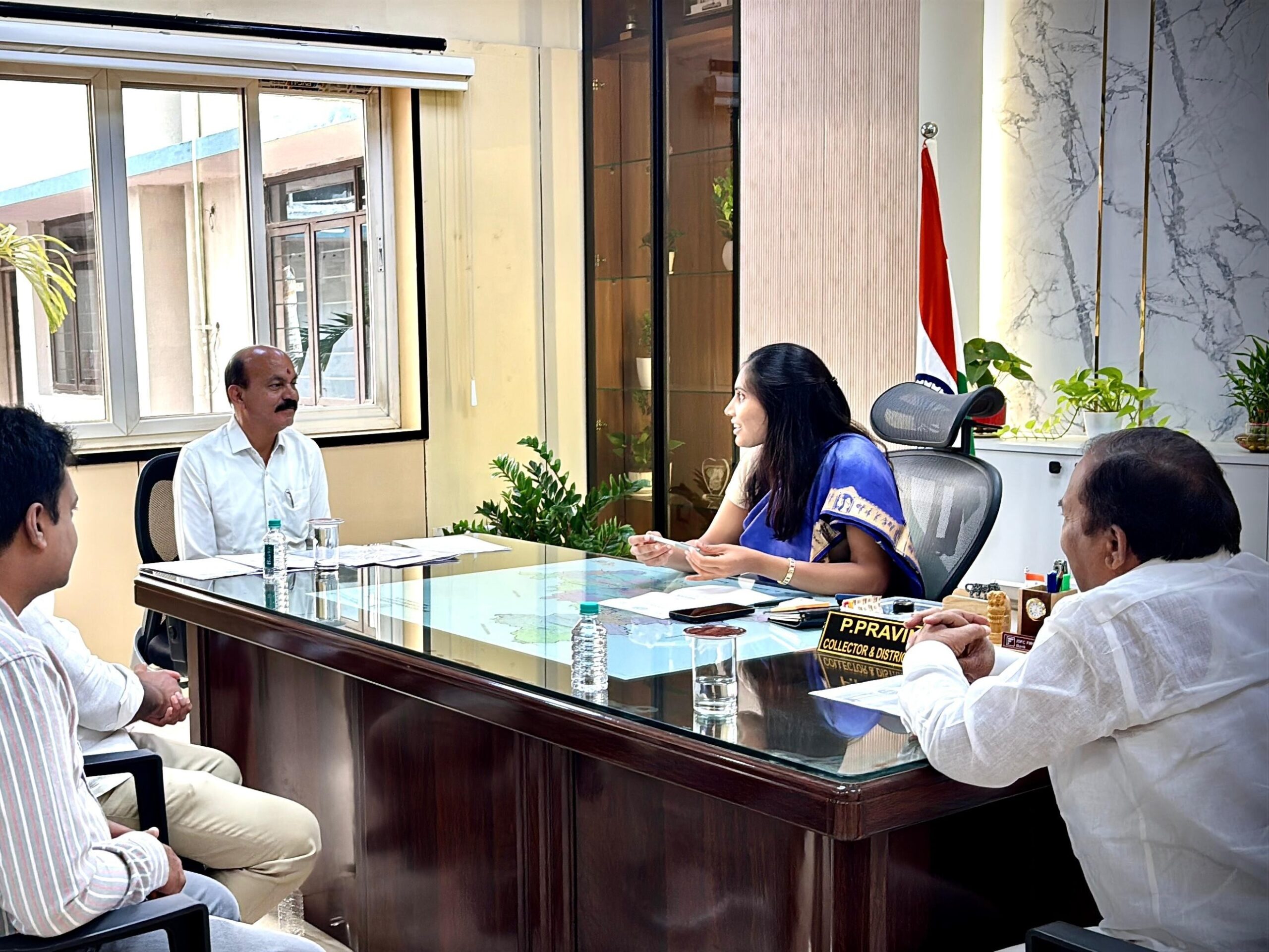 కలెక్టర్‌తో సమావేశమైన ఎమ్మెల్యేలు