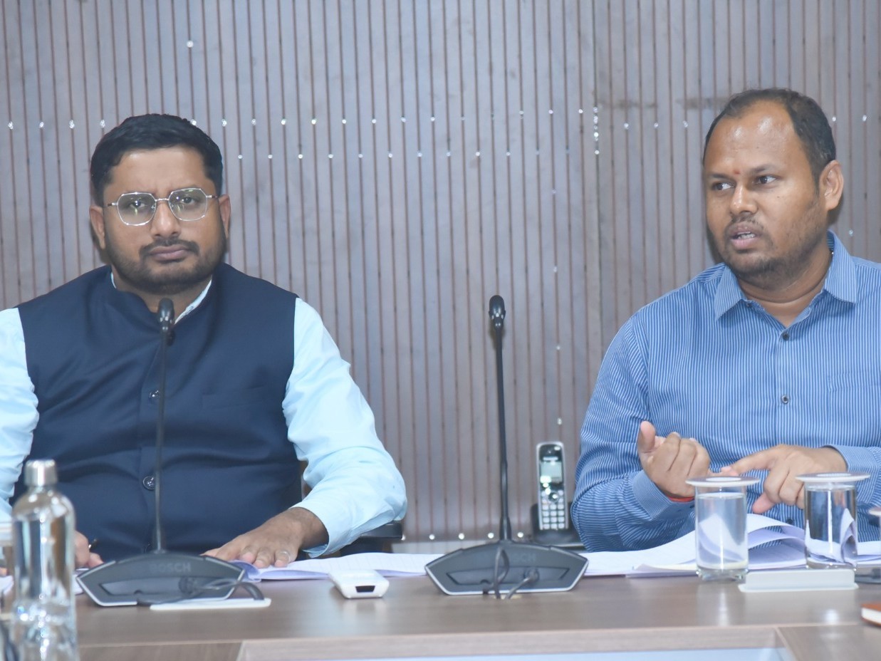 ‘ప్రాజెక్టుల భూసేకరణ వేగవంతం చేయాలి’