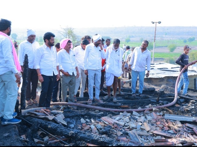 బాధితులను పరామర్శించిన MLA