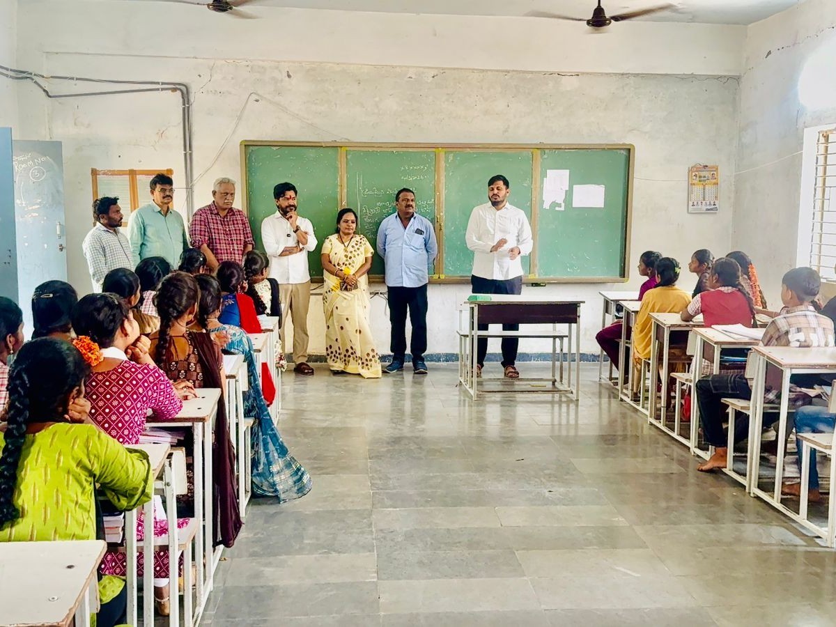 10వ తరగతి విద్యార్థులకు భరోసా కల్పించిన నాయకుడు