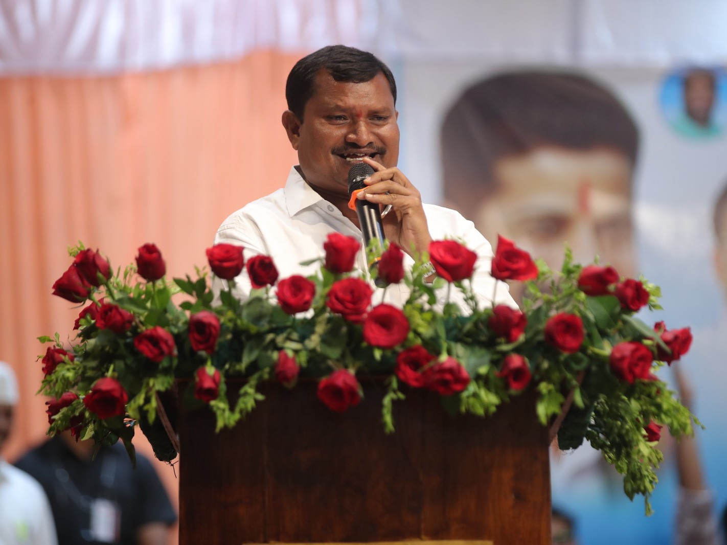 ‘పార్టీలకు అతీతంగా ప్రజలకు సేవ చేయాలి’