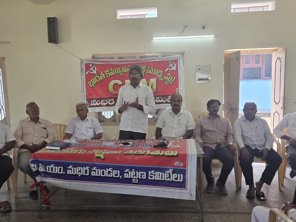 ‘మొక్కజొన్న కొనుగోలు కేంద్రాలు వెంటనే ప్రారంభించాలి’