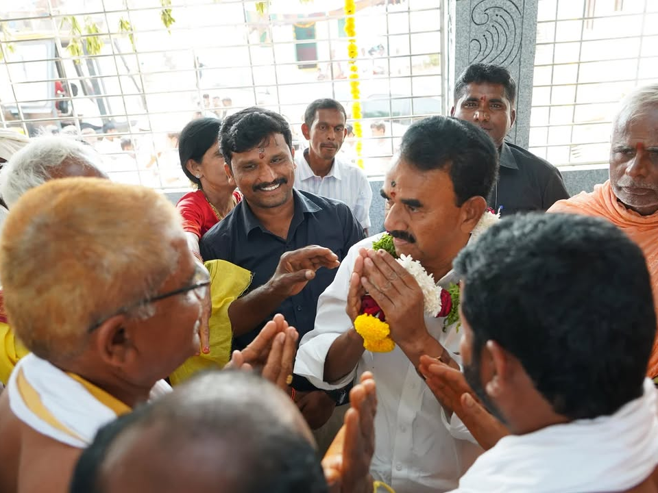 బొడ్రాయి ప్రతిష్టాపనలో పాల్గొన్న మంత్రి