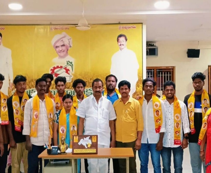 వైసీపీకి చెందిన పలువురు టీడీపీలో చేరిక