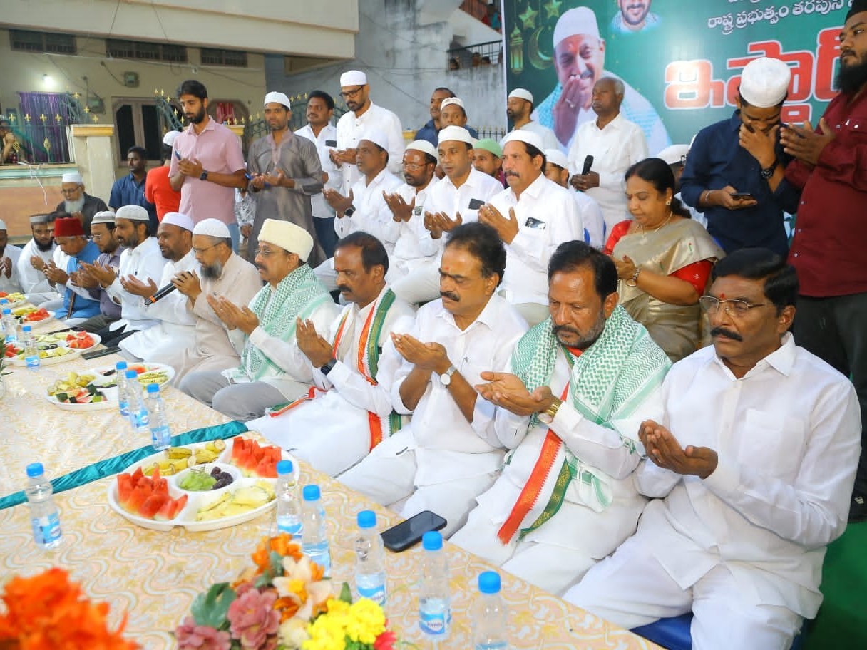 ఇఫ్తార్ విందులో పాల్గొన్న మంత్రి తుమ్మల
