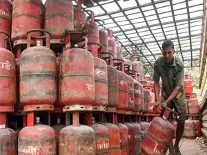 గ్యాస్ కొరతపై లబ్ధిదారులలో ఆందోళన