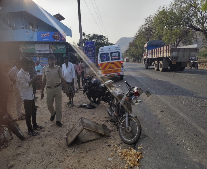 రోడ్డు ప్రమాదం.. ఇరువురికి గాయాలు
