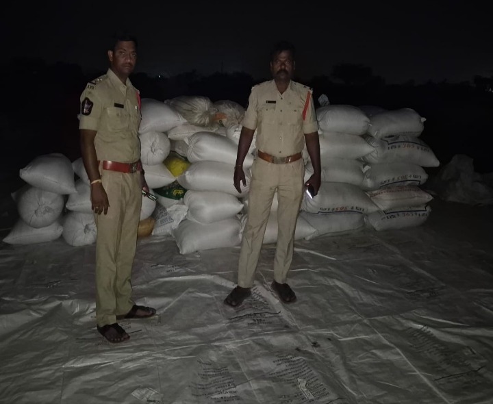 అక్రమంగా నిల్వ ఉంచిన రేషన్ బియ్యం పట్టివేత