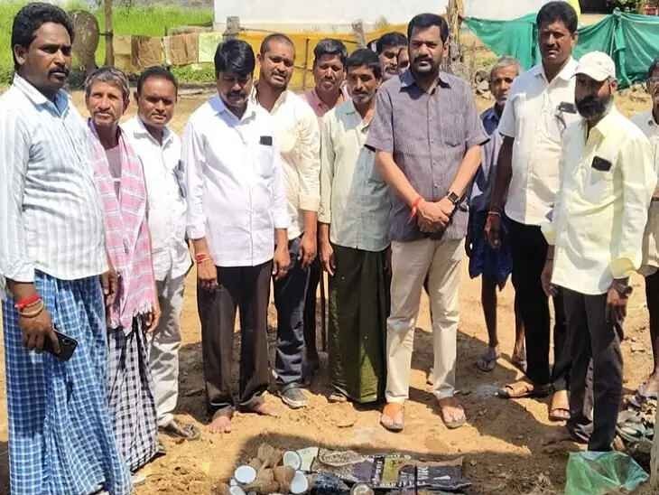 సీసీ రోడ్డు నిర్మాణ పనులను శ్రీకారం