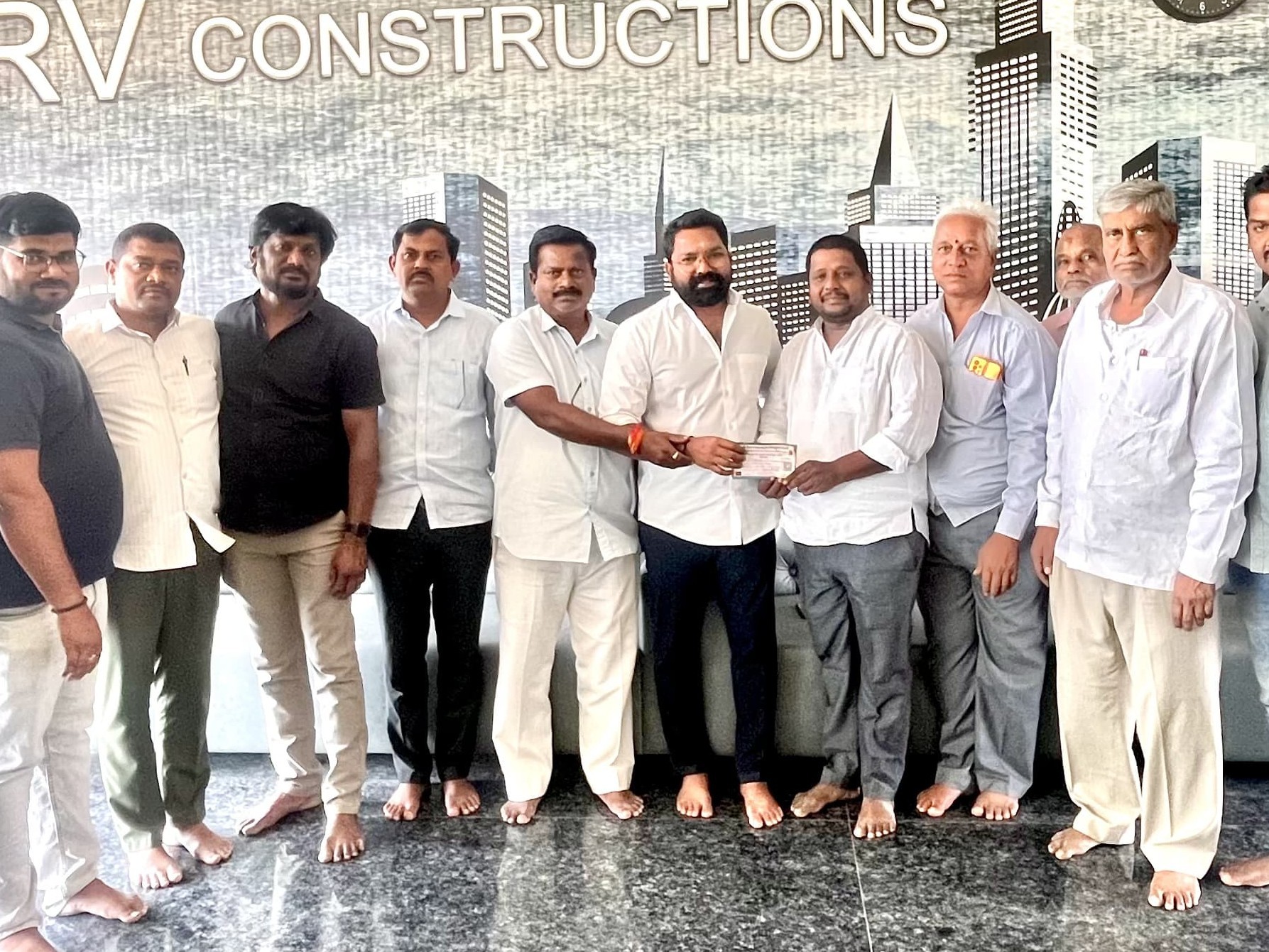 దేవాలయ నిర్మాణానికి రూ.1,00,116 విరాళం