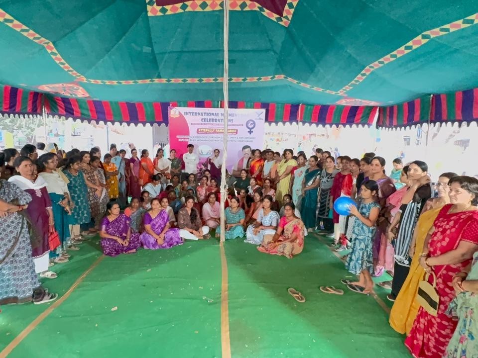 500 మంది మహిళలతో సందడిగా మారిన FCI కాలనీ పార్కు