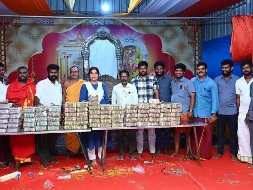 జోగులాంబ అమ్మవారికి రికార్డు స్థాయి ఆదాయం