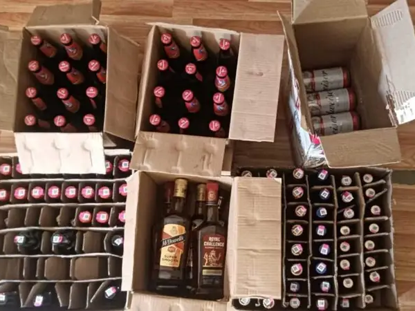 దాబాలో సిట్టింగ్.. యజమానిపై కేసు నమోదు