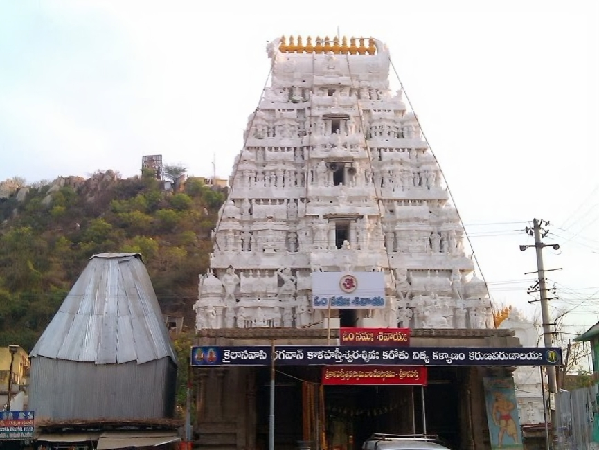 ‘శ్రీకాళహస్తి గుడిలో గ్యాస్ కొరత లేదు’