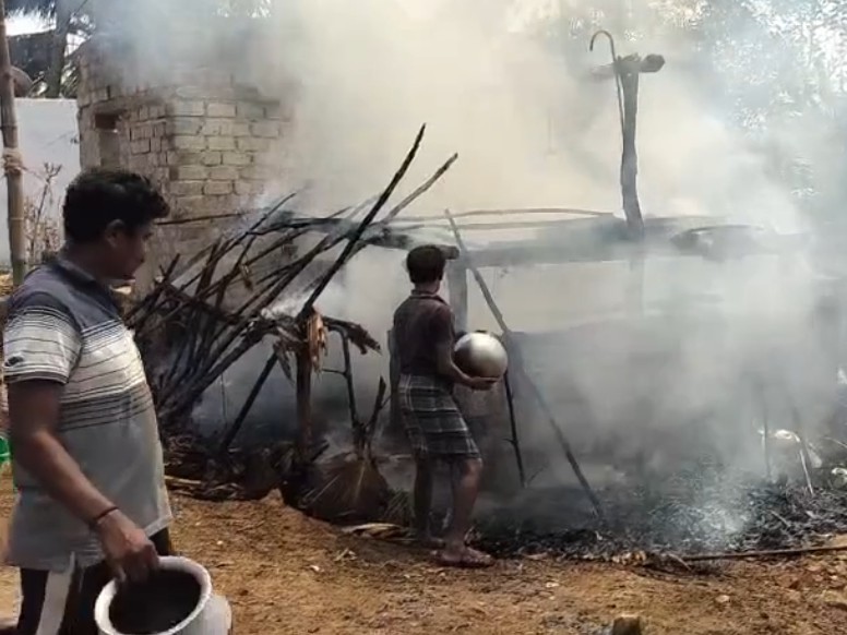 లోతుగెడ్డలో అగ్నిప్రమాదం.. ఇల్లు దగ్ధం