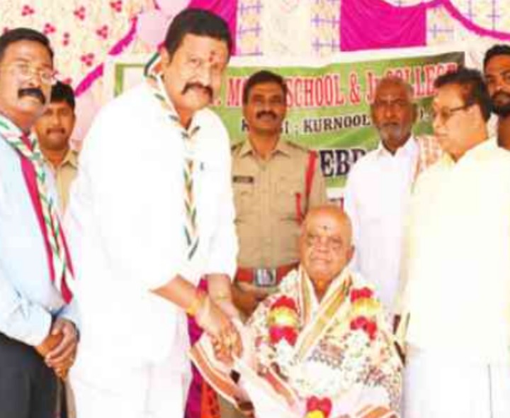 ‘విద్యతోనే ఉజ్వల భవిష్యత్తు సాధ్యం’