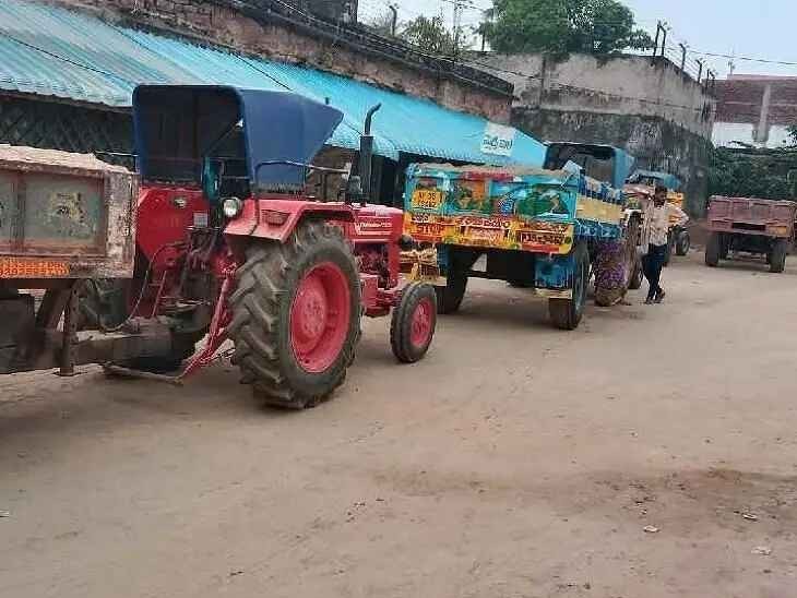 అక్రమ రవాణాపై కొరడా ఝులిపించిన రెవెన్యూ సిబ్బంది