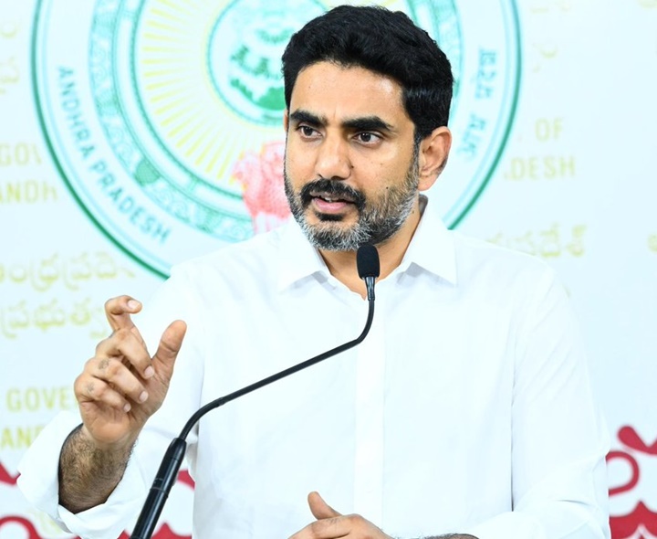 విద్యార్థులకు మంత్రి లోకేష్ క్షమాపణలు
